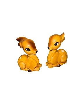 Vintage fawn salt and pepper shakers